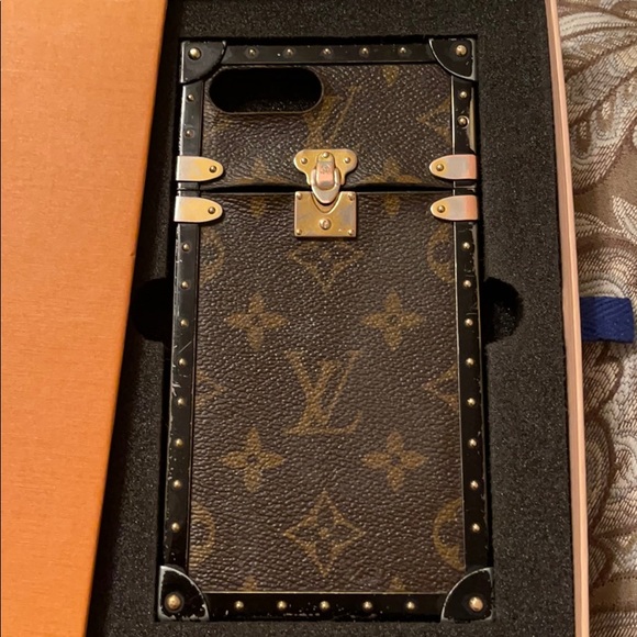 Authentic Louis Vuitton Cell Traincase iPhone 7+8 - Picture 2 of 11